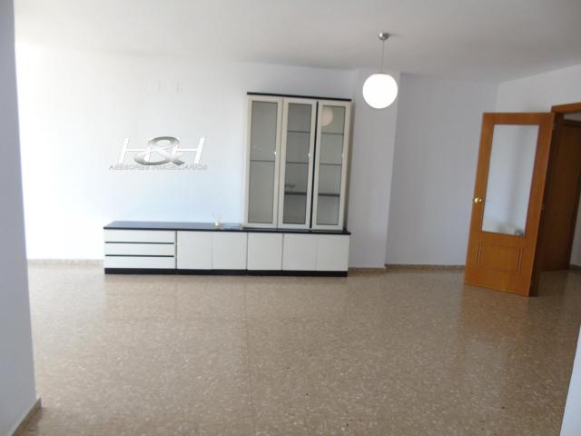 Magnífico piso en alquiler en la zona El Empalme – 130 m2 útiles