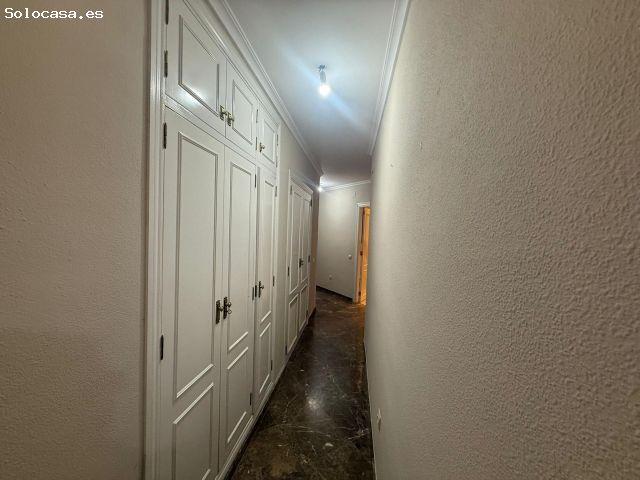 Magnifico piso en calle Pozo Nuevo con Plaza de Garaje. Zona Centro!