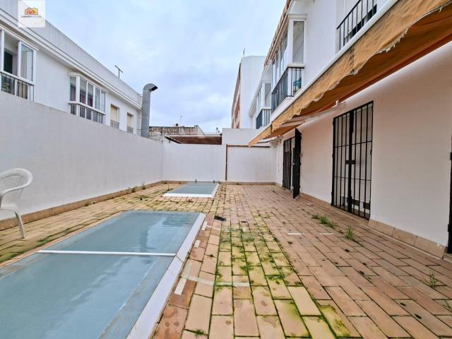 MAGNIFICO PISO EN EL CENTRO DE CHICLANA