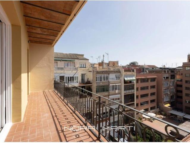 MAGNIFICO PISO EN FINCA REGIA REFORMADO EN EIXAMPLE