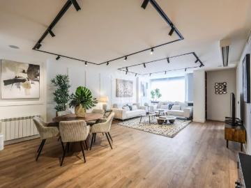 Magnífico piso reformado con piscina, garaje y terraza en Sa. 196m² Madrid