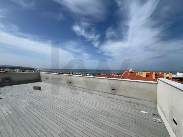Magnífico T3 com rooftop, piscina e vista frontal de mar na Ericeira