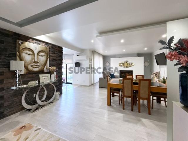 Magnífico T3 Duplex com Piscina e Churrasqueira em condomínio privado