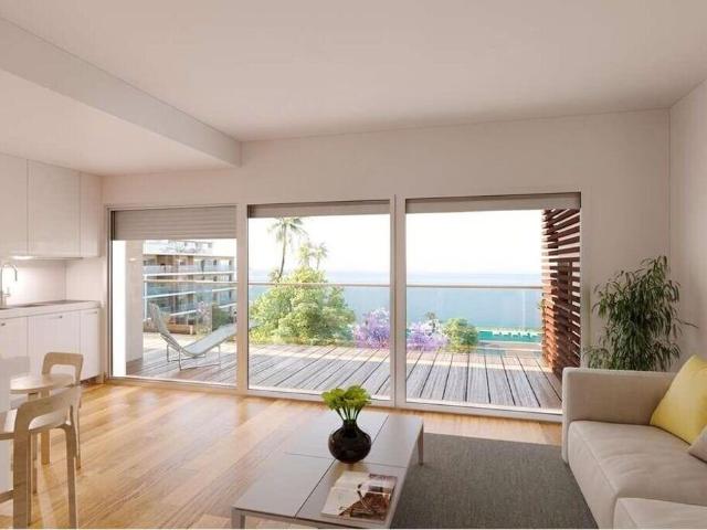 Magnifico T3 Penthouse Duplex com óptimas varandas e um enor. 220m² Alcochete
