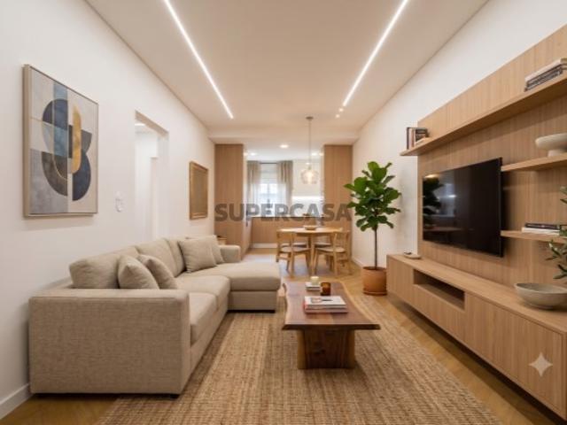 Magnífico T3 Remodelado Junto de Vila Chã: O Seu Refúgio Tranquilo com Suíte Privada e Varanda Espaçosa!