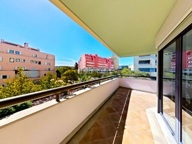 Magnífico T6 com 267m² em condomínio de luxo no Parque das Nações