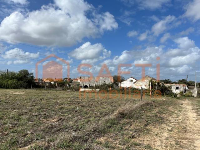 Magnifico Terreno 3.5 hectares com possibilidade de construção no Montijo