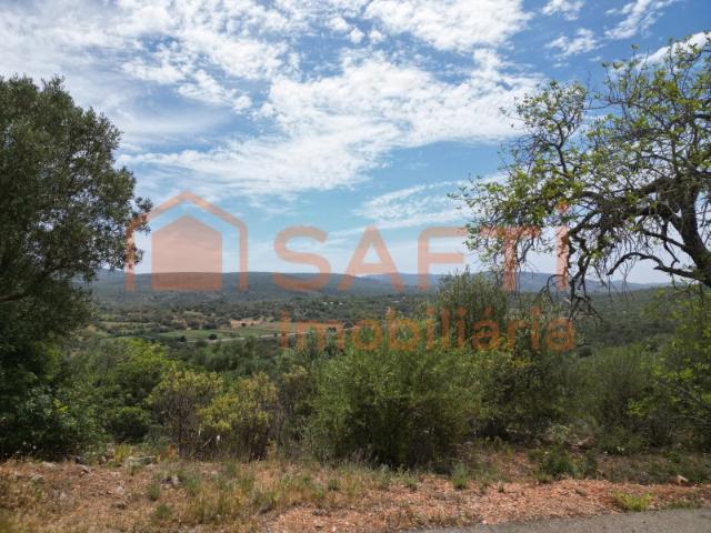Magnífico Terreno com licença concedida para construção de uma ou duas moradias de luxo e vista espectacular!