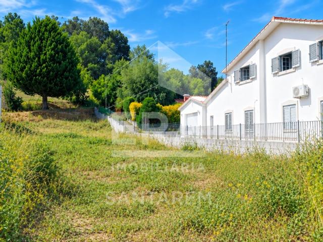 Magnífico Terreno com Potencial de Construção