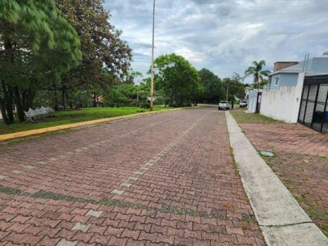 MAGNIFICO TERRENO EN BUGAMBILIAS 2a. SECCION