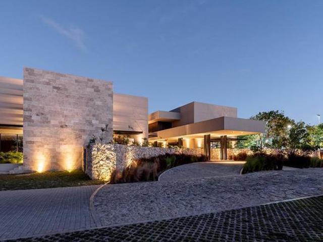 Magnifico Terreno en Esquina en Privada Compostela, Exclusivas Amenidades