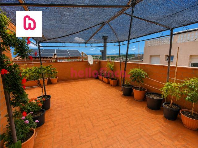 Magnífica casa adosada con parking, terraza y patio en Vista Alegre Santa Perpètua de Mogoda