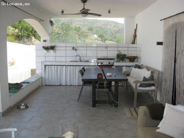 MAGNIFICA CASA CON JARDIN