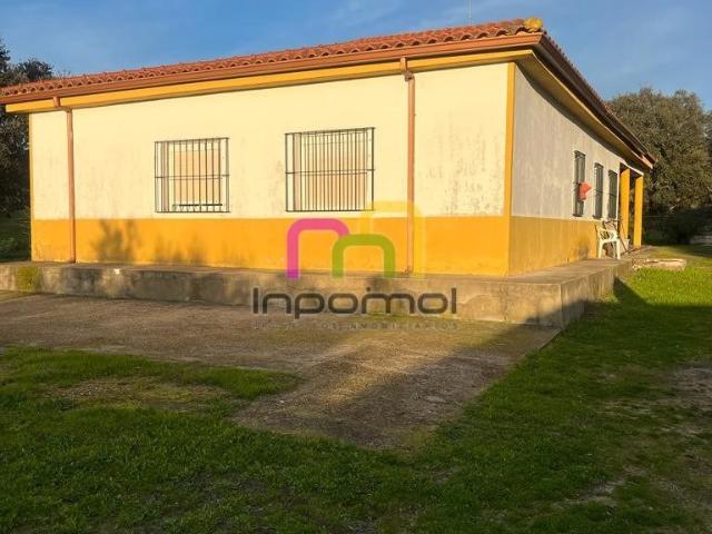 PARCELA DE ENSUEÑO CON CASA Y PISCINA EN VENTA