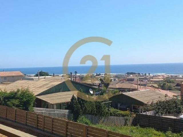 Magnífica Casa con Vista Panorámica en Pichilemu