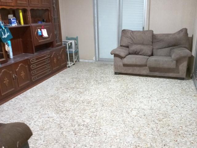 GRAN CASA DE 2 PLANTAS SOBRE ALMACEN