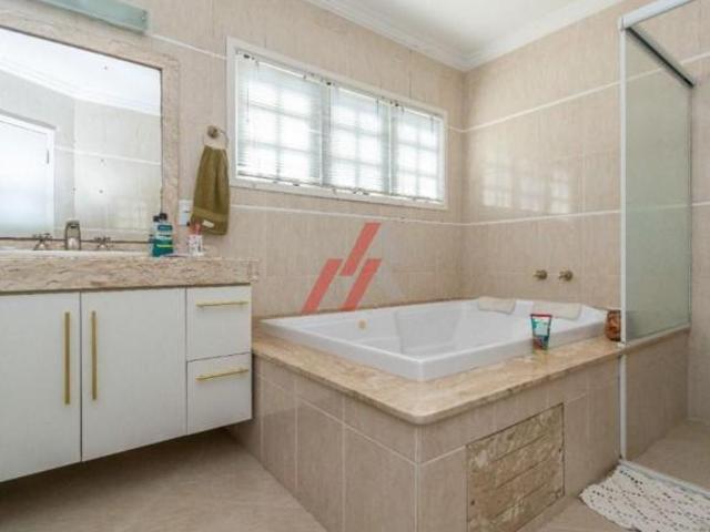 Magnífica casa de luxo em Alphaville com 4 suítes, 6 banheiros, 6 vagas e 370m² de área Santana de