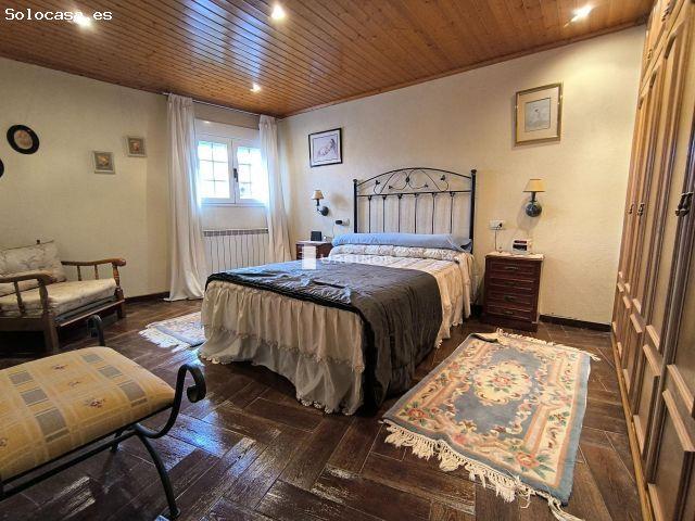 Magnífica CASA de piedra, patio, finca 800m2 y galpón  en MONTEDERRAMO