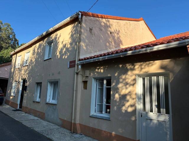 Magnífica casa de piedra rehabilitada con amplia finca, a cinco minutos de Cariño