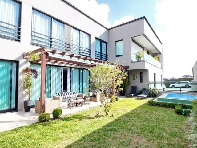 Magnifica Casa em Condominio no Bairro Campo Compr