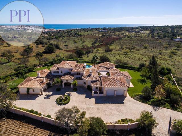 Magnífica Casa em estilo senhorial 468m² Lagos santa maria