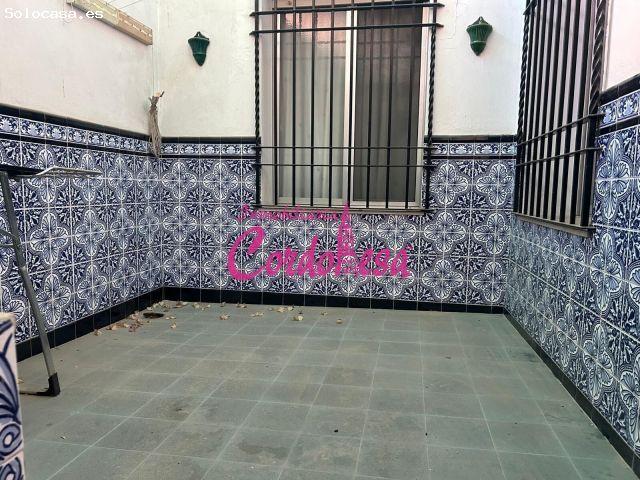 MAGNIFICA CASA EN ZONA SAN PEDRO CON 2 GARAJES, PLAZAS DE MOTOS Y PISCINA!