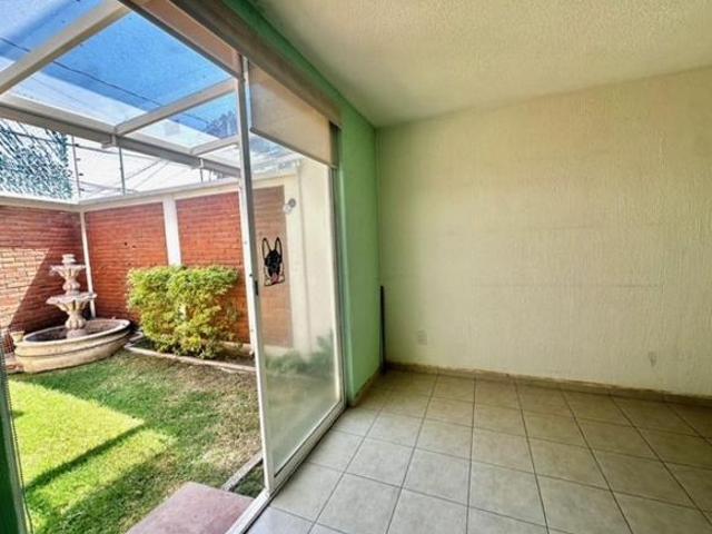 MAGNÍFICA CASA EN CONDOMINIO CON DOBLE JARDIN EN VENTA ZONA SAN JERONIMO
