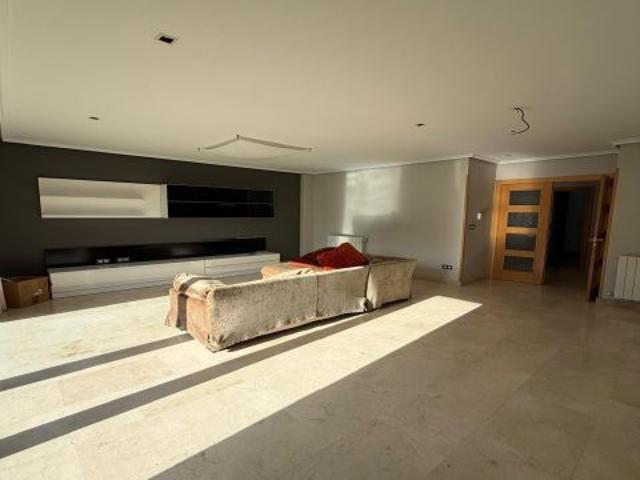 MAGNIFICA CASA EN HUELGAS