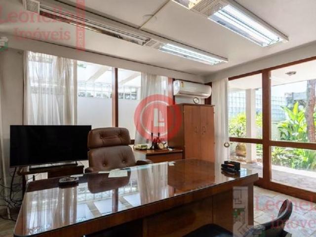 Magnífica casa moderna à venda no Pacaembu, São Paulo com 3 suítes, 6 banheiros, 6 vagas de garagem