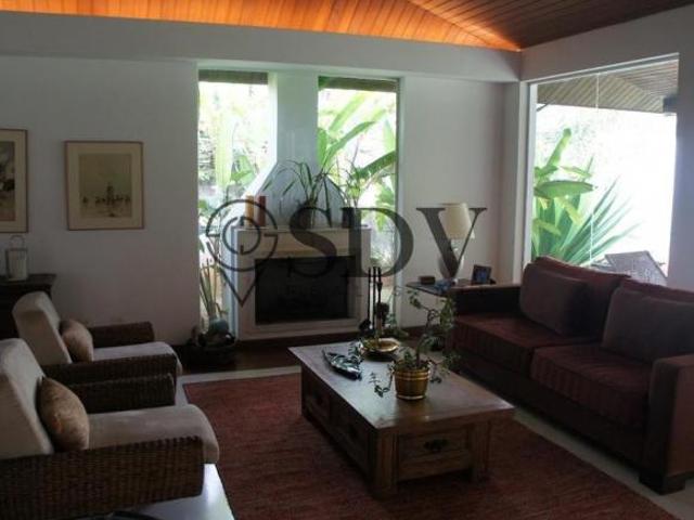 Magnífica casa noMorumbi, com 718 m² de terreno, com 3 suítes e 6 vagas, à venda
