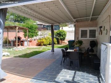 Magnífica casa orientada al este donde podrás disfrutar del comfort de un hogar cuidado al detalle y