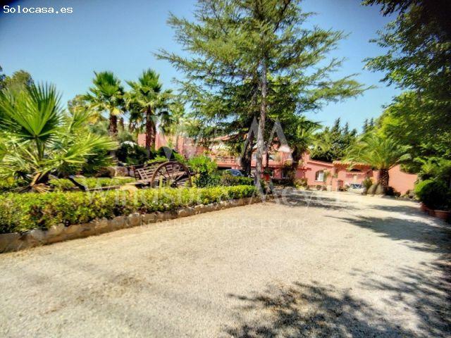 MAGNÍFICA FINCA CON 3 PROPIEDADES INDEPENDIENTES Y GRAN JARDÍN
