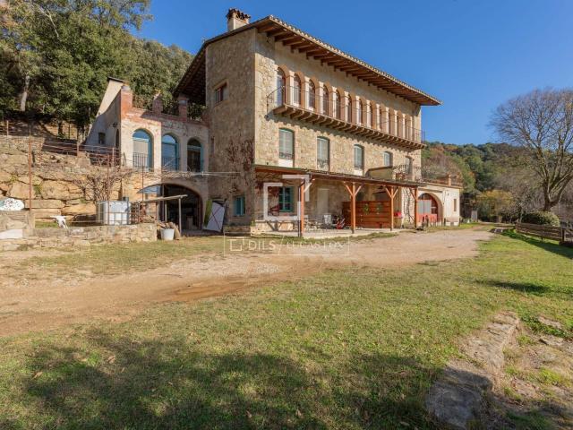 Magnífica finca rústica de casi 9 hectáreas de terreno y 725. 775m² Porqueres
