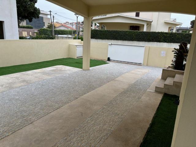 Magnífica Moradia 4 frentes/2 suites/garagem 4 carros/a 350m da praia