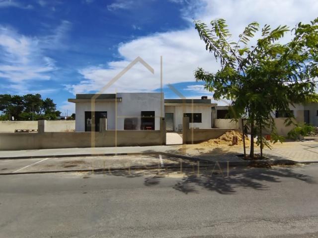 Magnífica Moradia T3 com Garagem e Piscina. Azeitão
