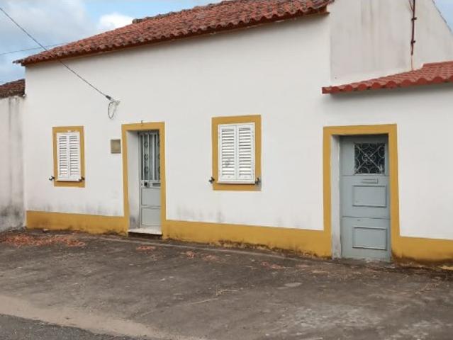 Magnífica Moradia T3+1 com Terreno de 2.340 m², Poços e Furo de Água Envendos, Mação