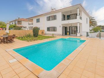 Magnifica moradia T4 com piscina, Jardim, boas áreas e exposição solar privilegiada para venda em Sintra, Almargem do Bispo