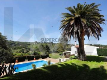 Magnífica Moradia T5 com Jardim e Piscina em Vila Franca de Xira