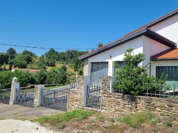 Magnífica Moradia T5 para venda na aldeia da Réfega Bragança