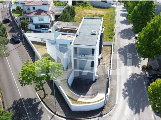 Magnífica Moradia T6 no Centro de Leiria