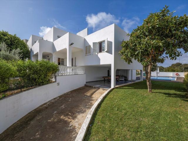 Magnífica moradia V4+3 com piscina e jardim 397m² Albufeira e Olhos de Água