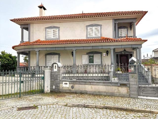 ​​​​​​​​​​​​​​​​​​​​​​​​​​​​Magnífica Moradia com Piscina e Jardim no Coração de Castelo Branco