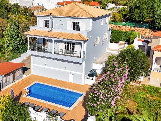 Magnífica moradia com vista mar e serra perto de Vilamoura