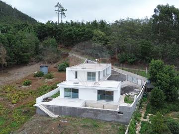 ? Magnífica Moradia Contemporânea na Ribeira Brava – Um Ref. 214m² Ribeira Brava