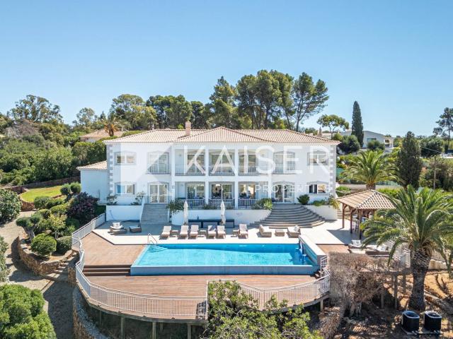 Magnífica moradia de 6 5+1 quartos com garagem, piscina e. 426m² Albufeira e Olhos de Água