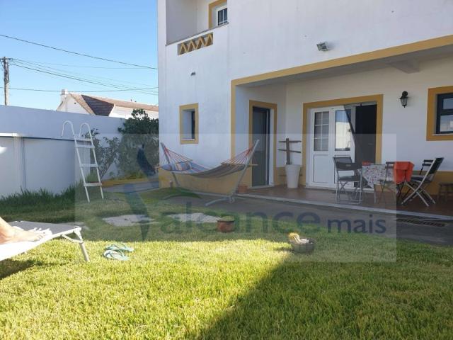 Magnífica Moradia T4 com Quintal Vale de Vargo Serpa