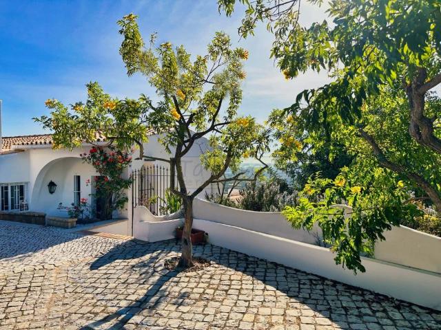 Magnifica moradia localizada perto de Santa Bárbara de Nexe. 340m² Santa Bárbara De Nexe