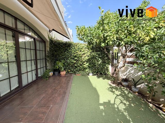 MAGNÍFICA PLANTA BAJA CON AMPLIO PATIO CON ACCESO A PISCINA, CON GARAJE Y TRASTERO