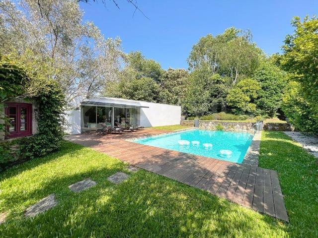 Magnifica propriedade com 2 casas, piscina e 1766m2 de jardi. 0m² Venade e Azevedo