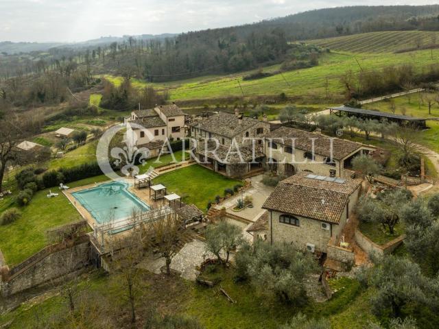 Magnifica proprietà a Todi di circa 510mq con piscina e terr. 510m² Todi